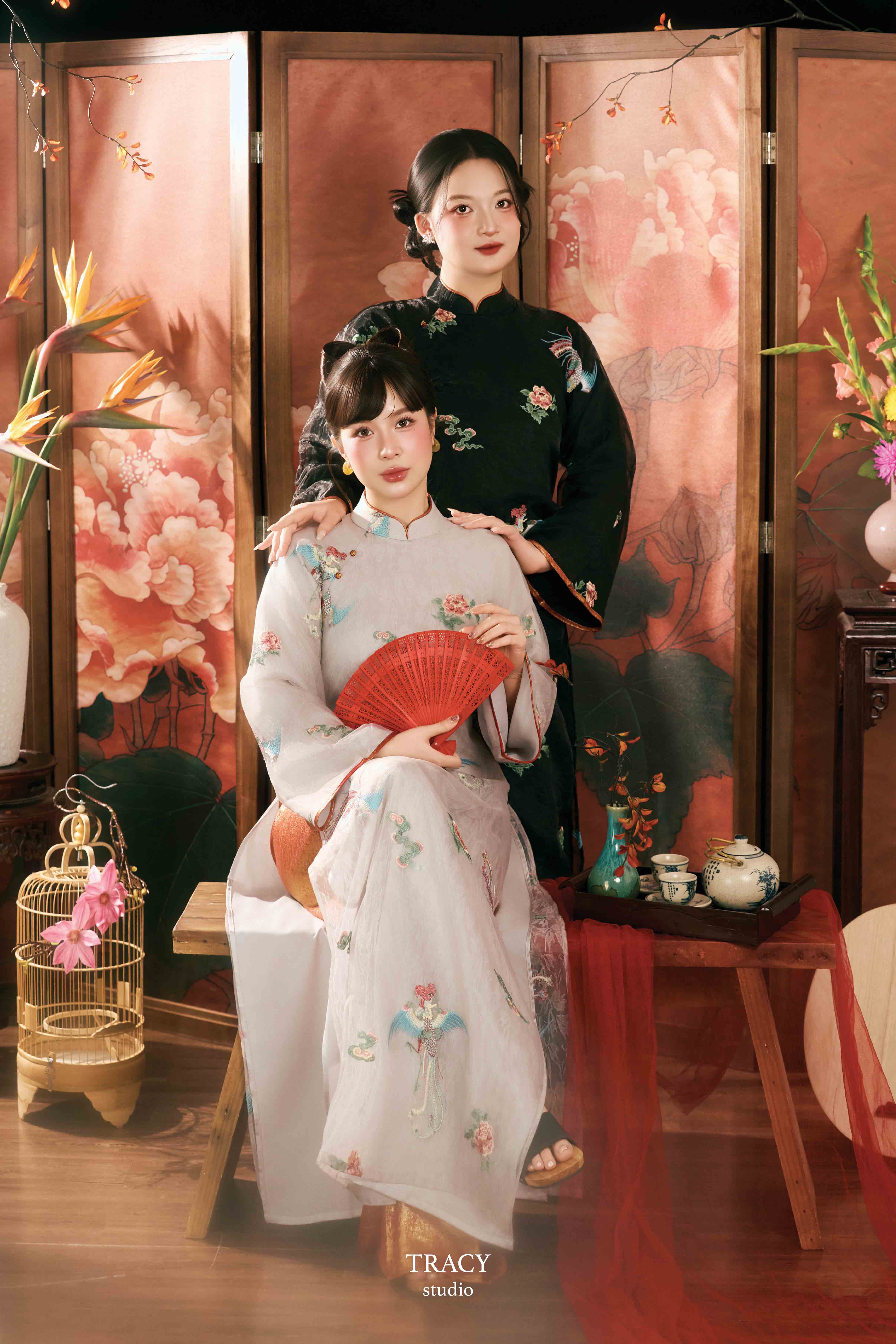 frontend/img/gallery/anh-tet-yem-ao-dai/tracy-studio-chup-concept-ao-dai-doi (4).jpg